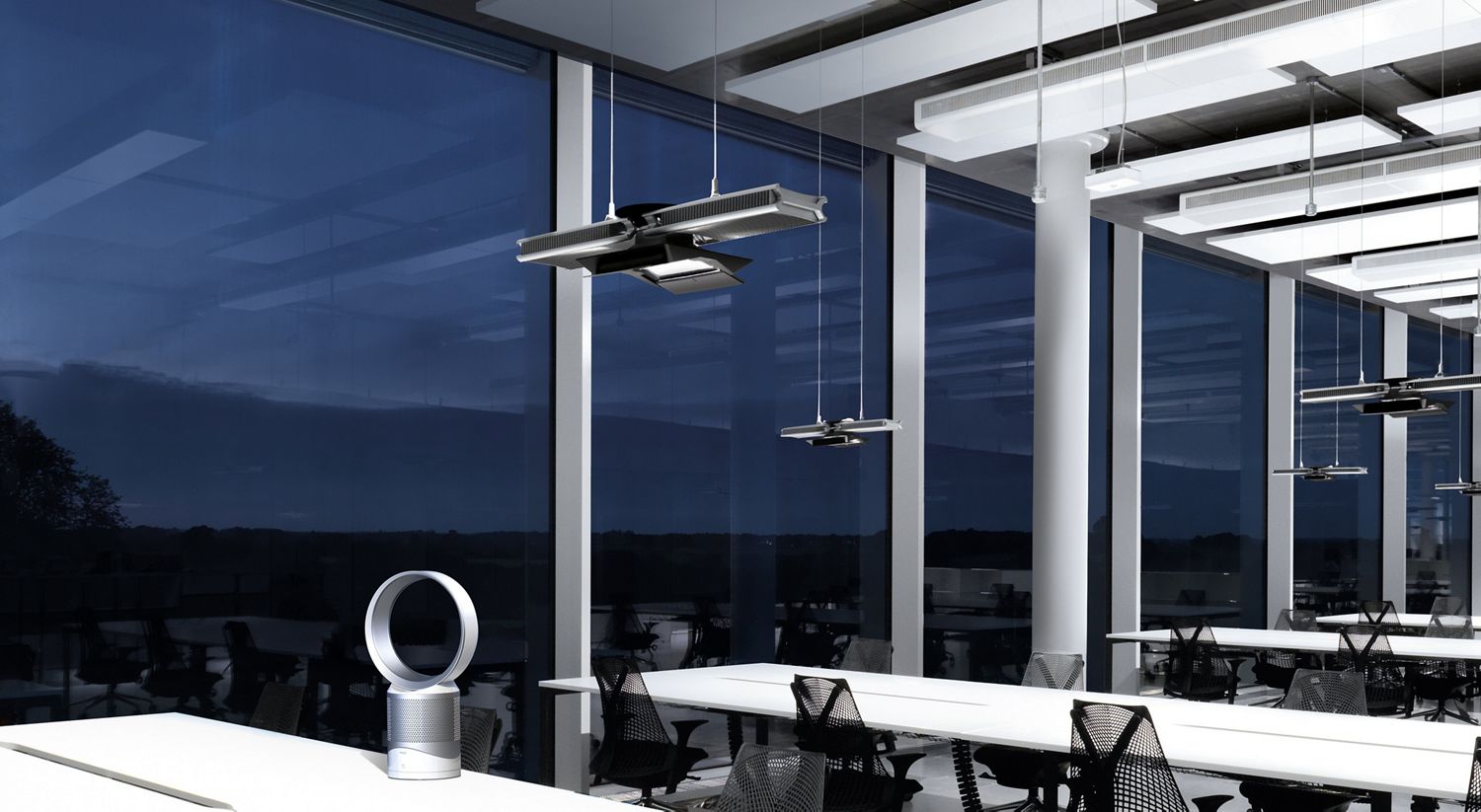 Appareils Dyson dans un bureau 